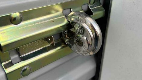 Security-lock-and-door-latch