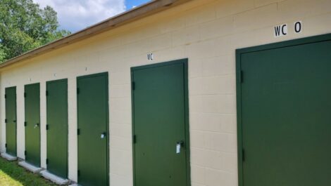 Locked storage lockers in Columbia, MS.